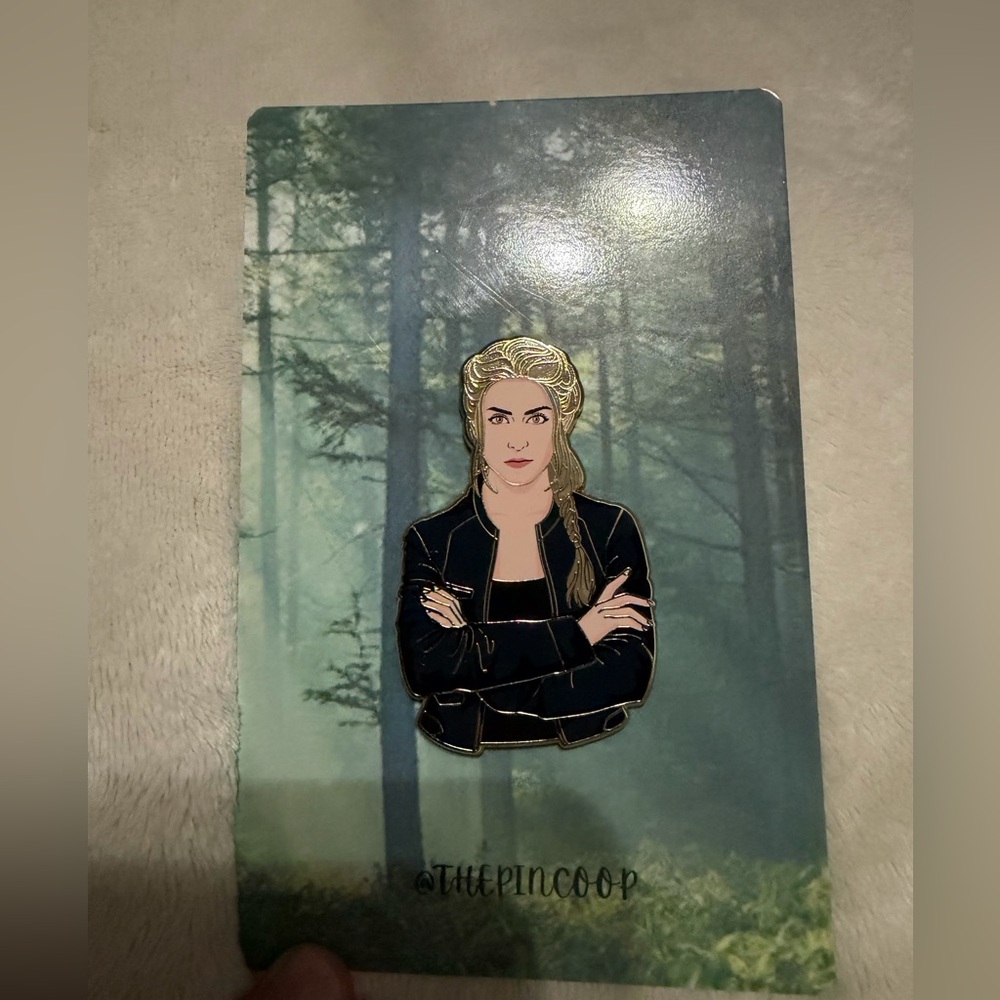 Twilight enamel pin